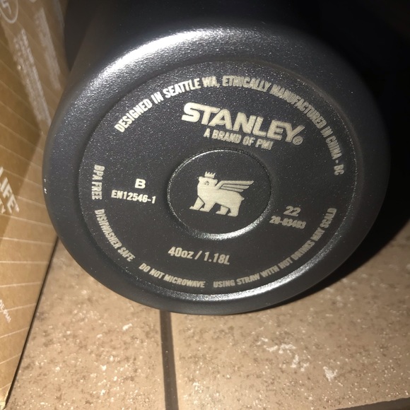 40oz Stanley quencher travel mug- black - Picture 2 of 4